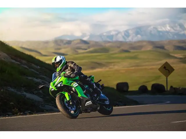 2025 Kawasaki ZX-6R KRT EDITION RESERVE PAR TELEPHONE in Sport Bikes in Laval / North Shore - Image 10