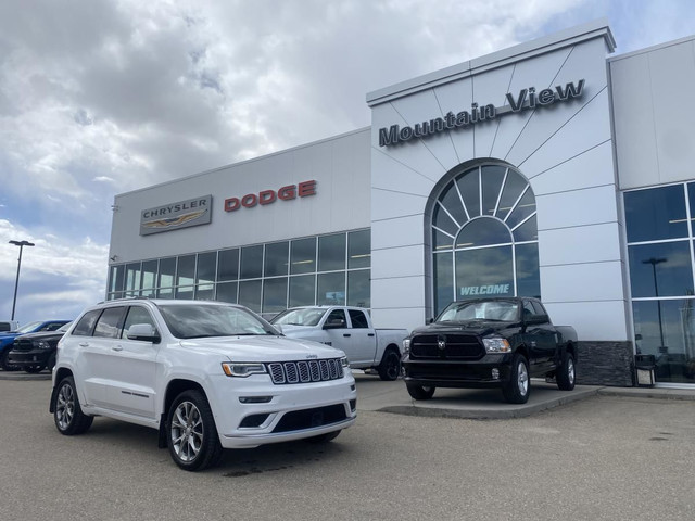 Reach the Peak of Luxury: The Grand Cherokee Summit! in Cars & Trucks in Red Deer - Image 2