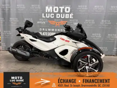 Can-Am Spyder RS-S SM5 2014 SEULEMENT 31 138 KM TRANSMISSION MANUELLE DOSSIER PASSAGER SUPPORT TELEP...