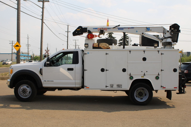 2017 Ford F-550 XLT SERVICE TRUCK WITH CRANE & COMPRESOR in Cars & Trucks in Edmonton