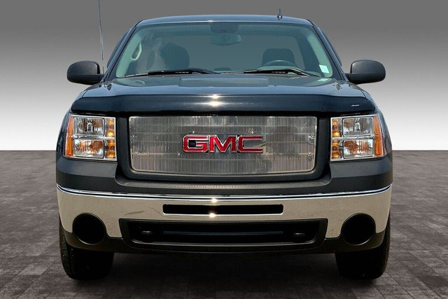 2010 GMC Sierra 1500 W/T in Cars & Trucks in Edmonton - Image 3