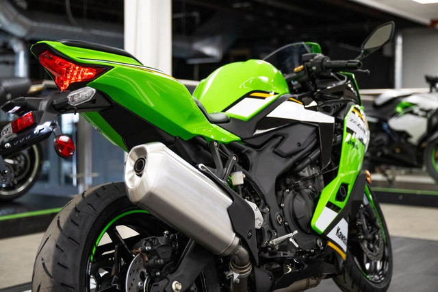 2025 KAWASAKI Ninja ZX-4RR KRT in Sport Bikes in Longueuil / South Shore - Image 4