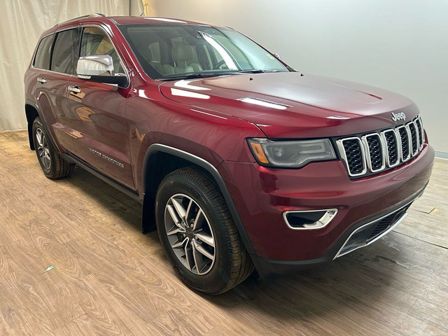  2020 Jeep Grand Cherokee LIMITED | 1 OWNER | 5.7L HEMI V8 | LUX in Cars & Trucks in Moose Jaw