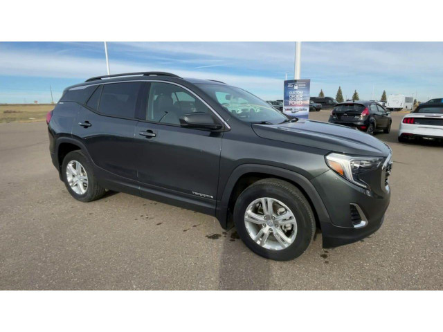  2020 GMC Terrain AWD SLE NAVIGATON + HEATED SEATS in Cars & Trucks in Medicine Hat - Image 2