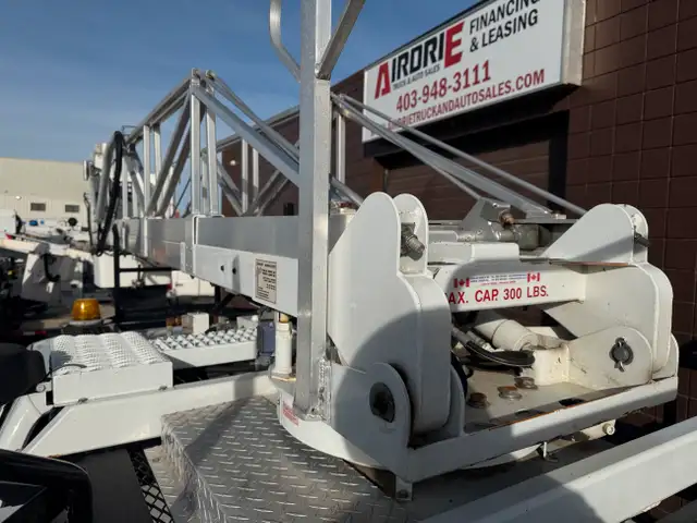 2011 Ford F-550 XLT Bucket Truck 4X4 in Heavy Trucks in Calgary - Image 13