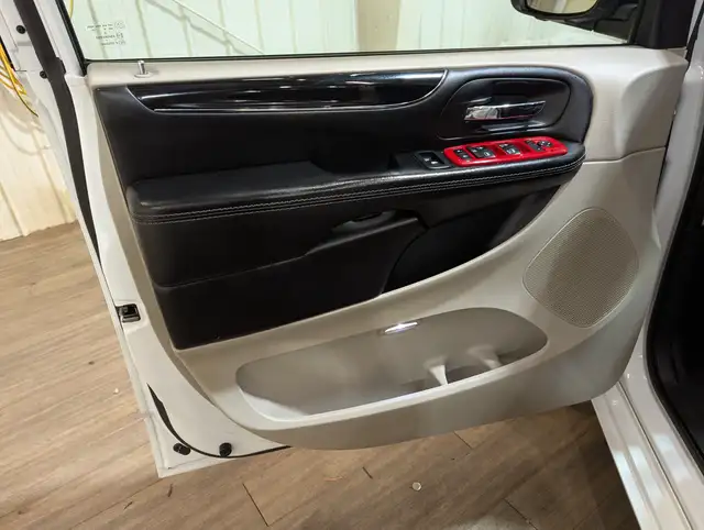 2018 Dodge Grand Caravan CVP/SXT No Accidents | Leather | Rea... in Cars & Trucks in Calgary - Image 29