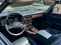 V12 XJS NOW AVAILABLE!! WHAT A STUNNING DROP TOP JAGUAR!! IN EXCELLENT CONDITION AND MILEAGE THAT CA... (image 5)