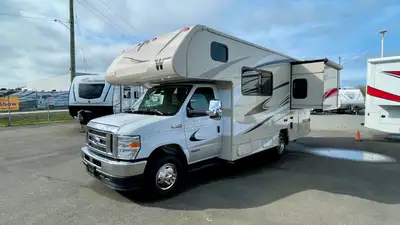 Very well built, kept and equipped compact Class C with walk-around bed! Has roof air conditioner, p...