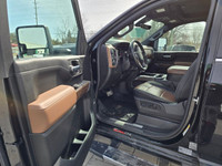 .2023 Chevrolet Silverado 2500HD High Country 4WD Crew Cab with the 6.6L Diesel and only 73,000kms.... (image 8)