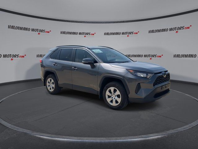 2021 Toyota RAV4 LE in Cars & Trucks in Hamilton - Image 2