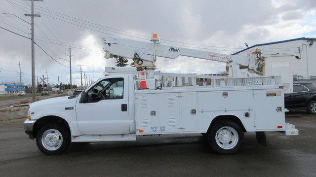 2002 Ford F-450 XL BUCKET TRUCK WITH ALTEC 200A in Cars & Trucks in Edmonton
