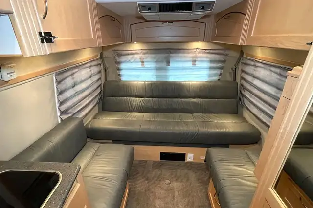 2010 Pleasure-Way Excel TS – Pre-Owned Class B Motorhome. in RVs & Motorhomes in Red Deer - Image 35