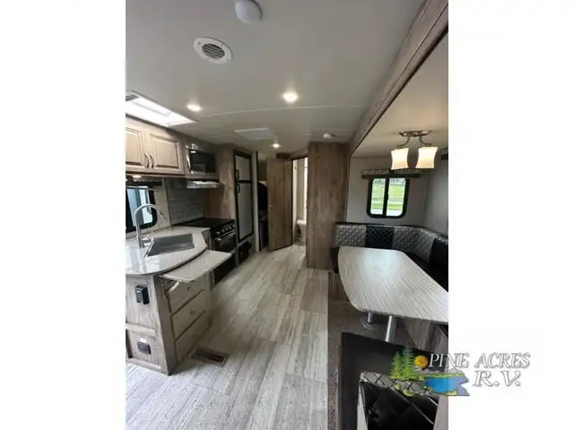 2019 Palomino SolAire Ultra Lite 240BHS in Travel Trailers & Campers in Truro - Image 5