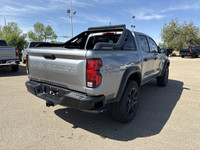 Explore new roads in the redesigned 2025 Chevrolet Colorado Crew Cab Trail Boss in Sterling Grey Met... (image 9)