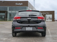*Sunroof, Heated Steering Wheel, Blind Spot Detection, Heated Seats, Apple CarPlay!* Step into your... (image 4)