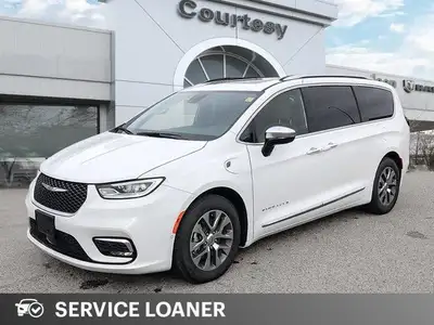 This 2023 Chrysler Pacifica Hybrid Pinnacle boasts a luxurious Black w/Black & Caramel leather inter...