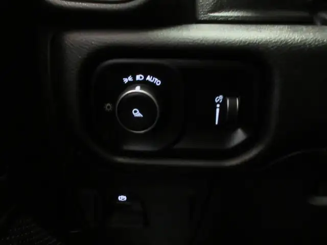 RAM 1500 2022 V-6 3.6 LITRES 4X4 CREW-CAB 61800 KM ! in Cars & Trucks in Lévis - Image 13