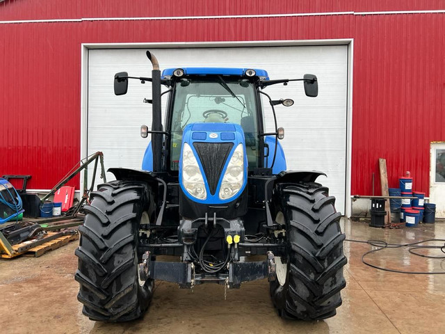 2013 New Holland T7.200 FWA Blue in Farming Equipment in Edmonton - Image 2