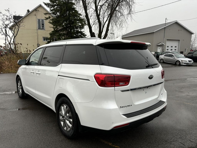 2021 KIA Sedona LX in Cars & Trucks in Laval / North Shore - Image 2