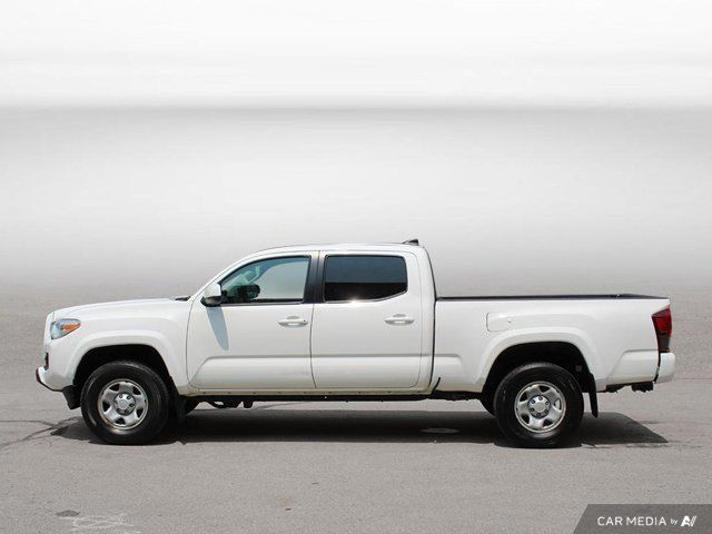 2022 Toyota Tacoma 4WD SR | 4WD | V6 | Clean Carfax in Cars & Trucks in Hamilton - Image 2