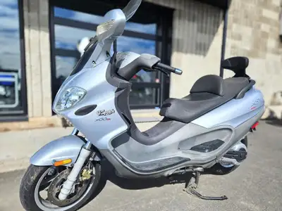 Piaggio X9 2007 Financement ultra rapide! Moteur 460cc 4 temps 39 HP Vitesse max 98 mph Transmission...