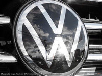 This Volkswagen Tiguan boasts a Intercooled Turbo Regular Unleaded I-4 2.0 L/121 engine powering thi... (image 9)
