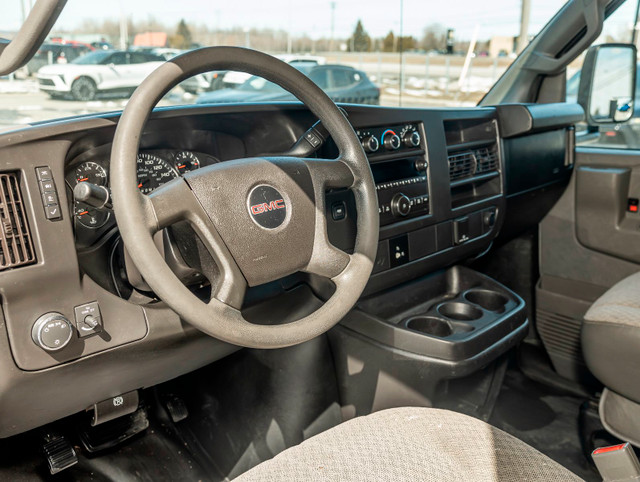 2017 GMC Savana cargo 3500 WT V8 6.0L *BOITE 16 PI.* CLIMATISEUR in Cars & Trucks in Laurentides - Image 2