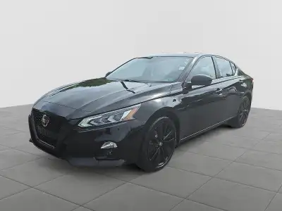 Altima 2.5 SR Midnight Edition with Sunroof, Navigation, Safety Shield® 360, Apple CarPlay™, Heated...
