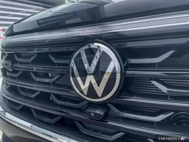 2025 Volkswagen Atlas Cross Sport Execline in Cars & Trucks in Medicine Hat - Image 10