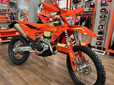 Road Legal MX'er? ONE ONLY... Hurry in and make it yours! 2025 KTM 500 EXC-F Six Days Few machines c...