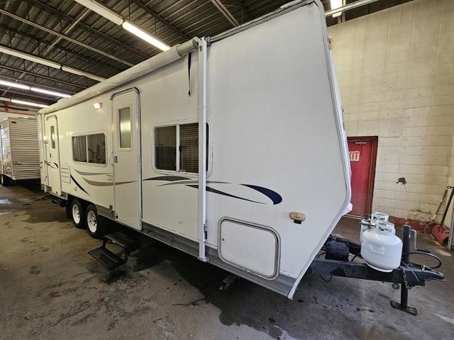 2004 Thor 240FB | Travel Trailers & Campers | Edmonton | Kijiji