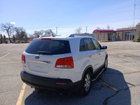 Reliable and ready for all seasons, this AWD Sorento handles anything you can throw at it! With only... (image 6)