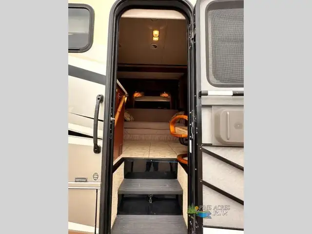 2011 Tiffin Motorhomes Open Road Allegro 32CA 53K Milles Best Pr in RVs & Motorhomes in Moncton - Image 10