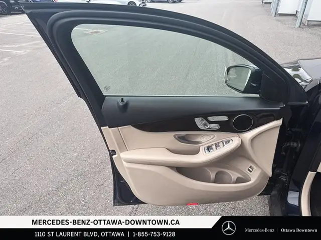 2020 Mercedes-Benz GLC300 4MATIC Coupe dans Autos et camions dans Ottawa - Image 11