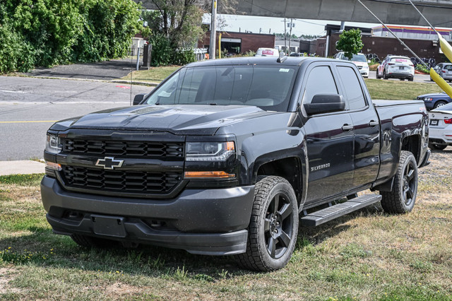 2016 Chevrolet Silverado 1500 Double 4x4 Custom / Standard Box 1 in Cars & Trucks in City of Montréal