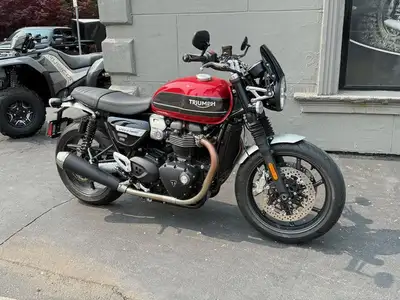 Used 2019 Triumph Speed Twin 1200 with 7195 km. Upgrades: Wind Screen, Denali Sound Bomb Horn and re...