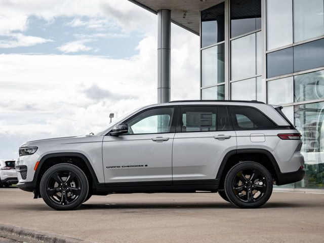 2025 Jeep Grand Cherokee Altitude in Cars & Trucks in Barrie - Image 4