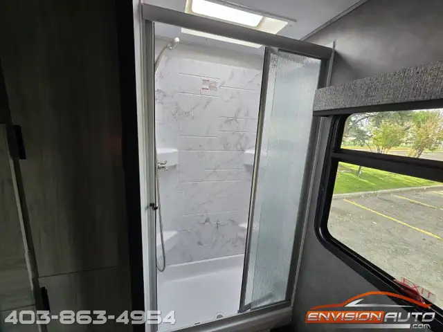 2021 FOREST RIVER SUNSEEKER MBS 2400T C-Class Motorhome RV in Cars & Trucks in Calgary - Image 38