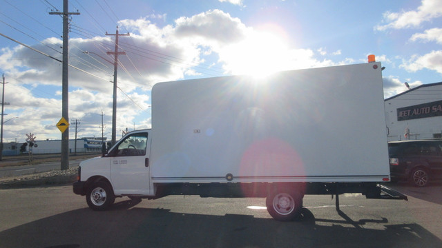 2008 GMC Savana 3500 4X2 16 FT CUBE VAN in Cars & Trucks in Edmonton