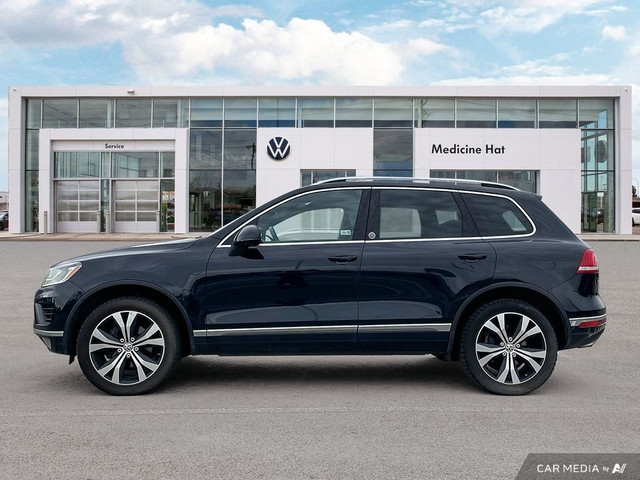 2017 Volkswagen Touareg Wolfsburg Edition One Owner, AWD, Panora in Cars & Trucks in Medicine Hat - Image 4