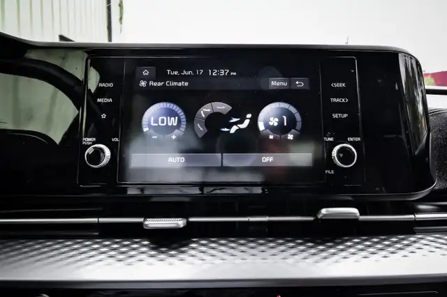 2022 Kia Carnival LX • HEATED SEATS • POWER LIFTGATE • CP/AA in Cars & Trucks in Cornwall - Image 20