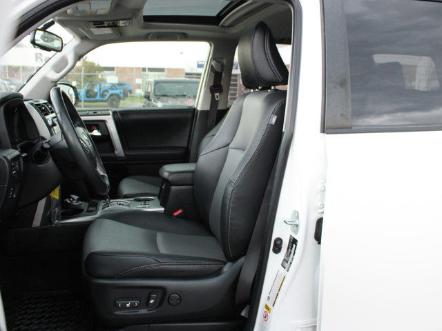 2019 Toyota 4Runner SR5, 4.0L V6, 3-Rows, Sunroof in Cars & Trucks in Calgary - Image 2
