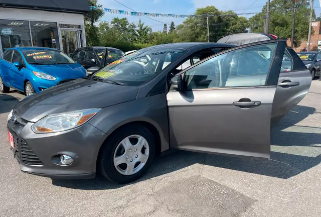 2012 Ford Focus SE SEDAN PWR GROUP AIR CO 2 SET WHEELS....LOW KM in Cars & Trucks in City of Toronto - Image 11