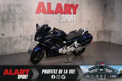 Cette MOTOCYCLETTE YAMAHA FJR1300 ES 2023 est disponible DÈS MAINTENANT! Contactez-nous au 450-420-2...