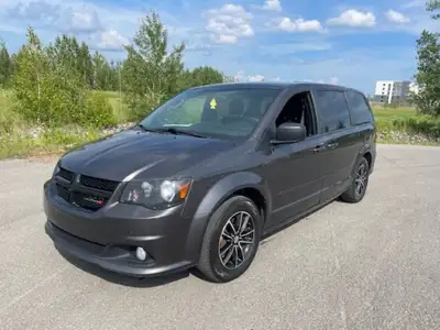 Dodge Grand Caravan SXT Premium Plus 2016 Black pack 171 000km 6cyl 3.6L Commandes audio sur le vola...