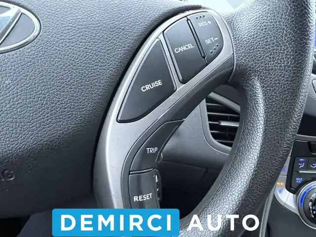 2013 Hyundai Elantra **SAAQ CERTIFIEE**GL**SIEGES CHAUFFANTS**BL in Cars & Trucks in Laval / North Shore - Image 11
