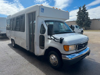 2006 Ford E-450 18 Passenger Bus 6.8L V10 Gas 148,309 KM RWD Wheelchair Ramp/Lift Interior Lighting,... (image 5)