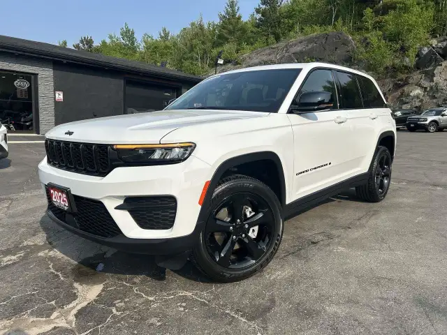 2025 Jeep Grand Cherokee Laredo BLACK ALLOYS! REMOTE START! H... in Cars & Trucks in Sudbury - Image 2