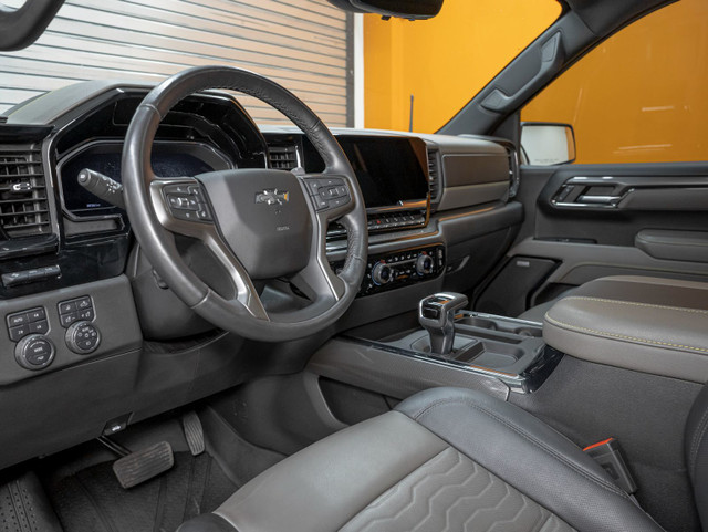 2023 Chevrolet Silverado 1500 ZR2 CREW 4X4 V8 *TOIT* NAV CUIR SI in Cars & Trucks in Laurentides - Image 2