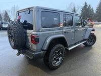 Engine: Intercooled Turbo Gas/Electric I-4 2.0 L/122 L/100Km City: 11.6 L/100Km Hwy: 11.9 Safety Equ... (image 4)